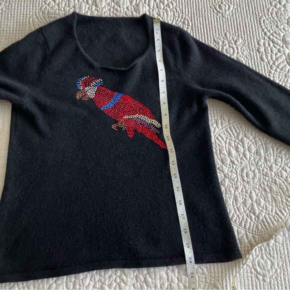 VTG black cashmere Italian sweater w/ Swarovski crystal parrot motif - Picture 7 of 7